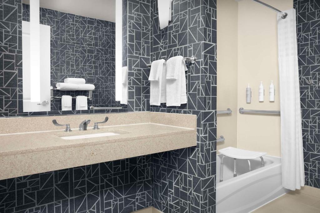 Homewood Suites Dallas Downtown - 