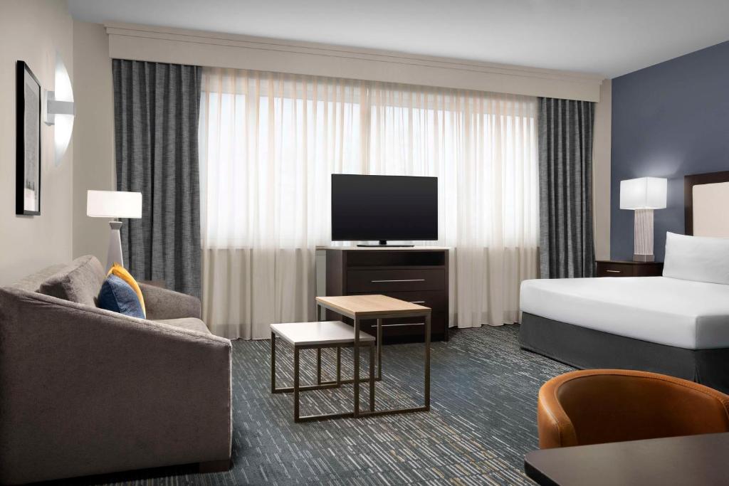 Homewood Suites Dallas Downtown - 