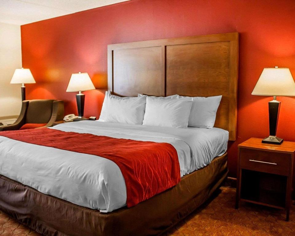 Postel nebo postele na pokoji v ubytování Quality Inn