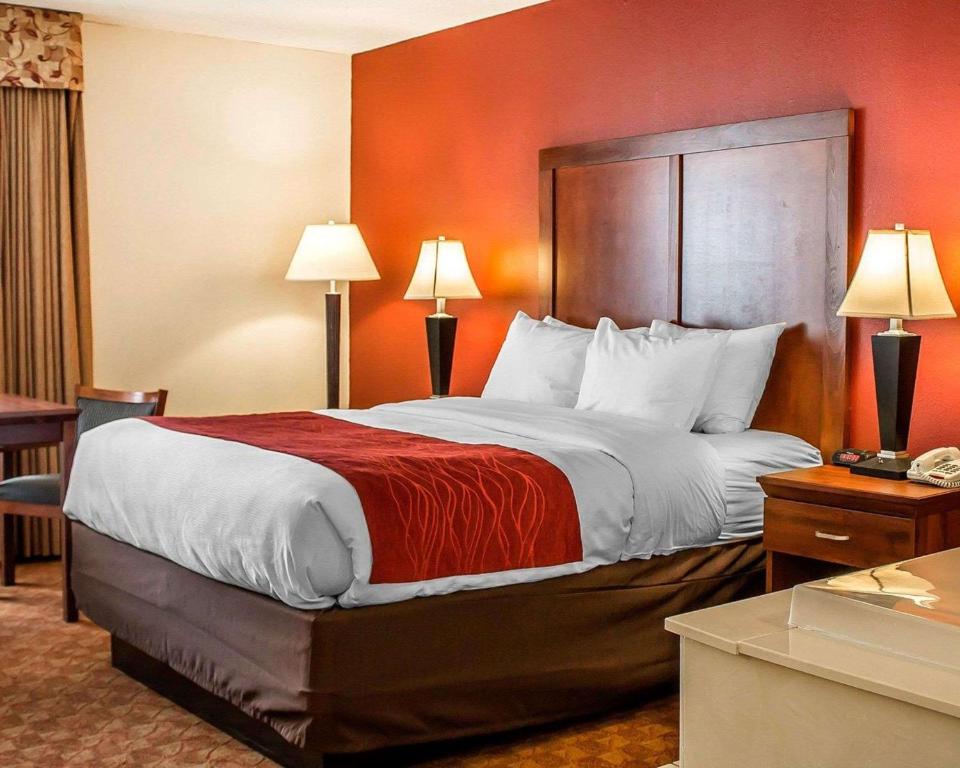 Postel nebo postele na pokoji v ubytování Quality Inn
