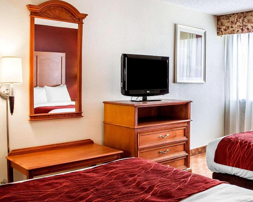 TV a/nebo společenská místnost v ubytování Quality Inn
