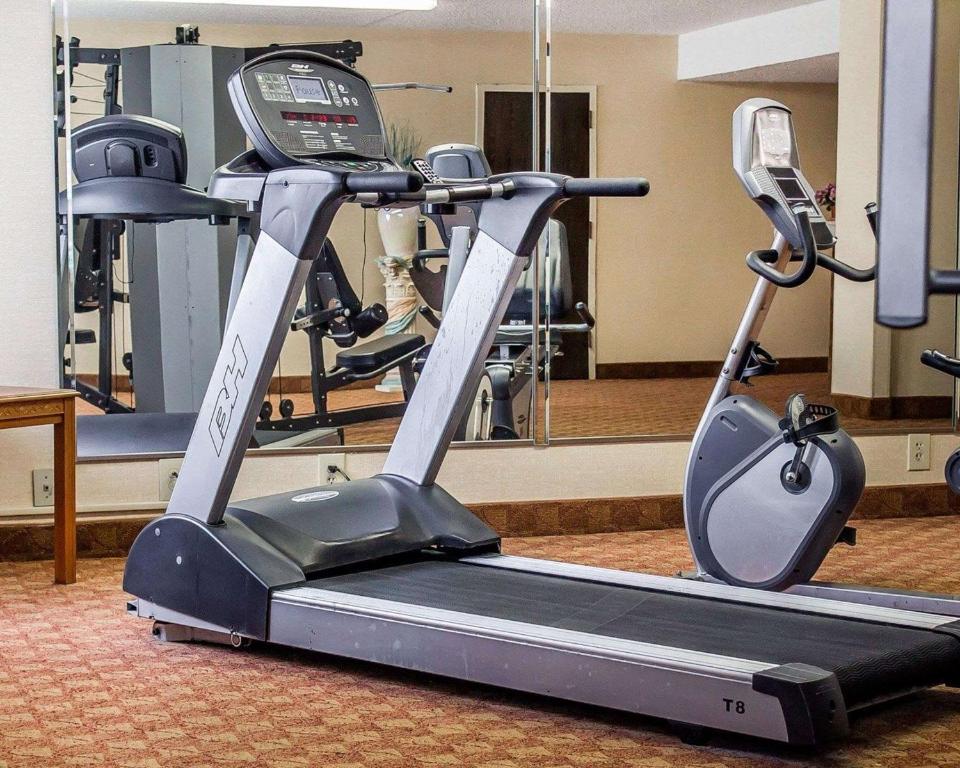 Fitness centrum a/nebo fitness zařízení v ubytování Quality Inn