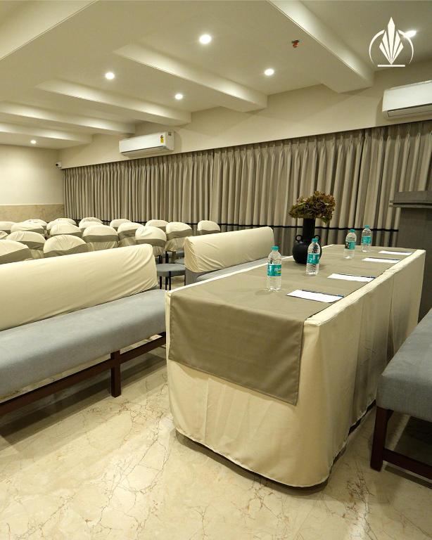 Posezení v ubytování SIVANTA by BOMBAY GROUP OF HOTELS NAGPUR
