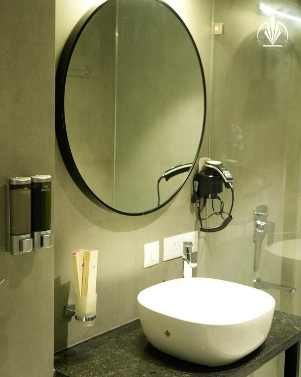 Koupelna v ubytování SIVANTA by BOMBAY GROUP OF HOTELS NAGPUR