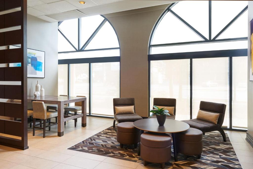 Posezení v ubytování Residence Inn by Marriott London Canada