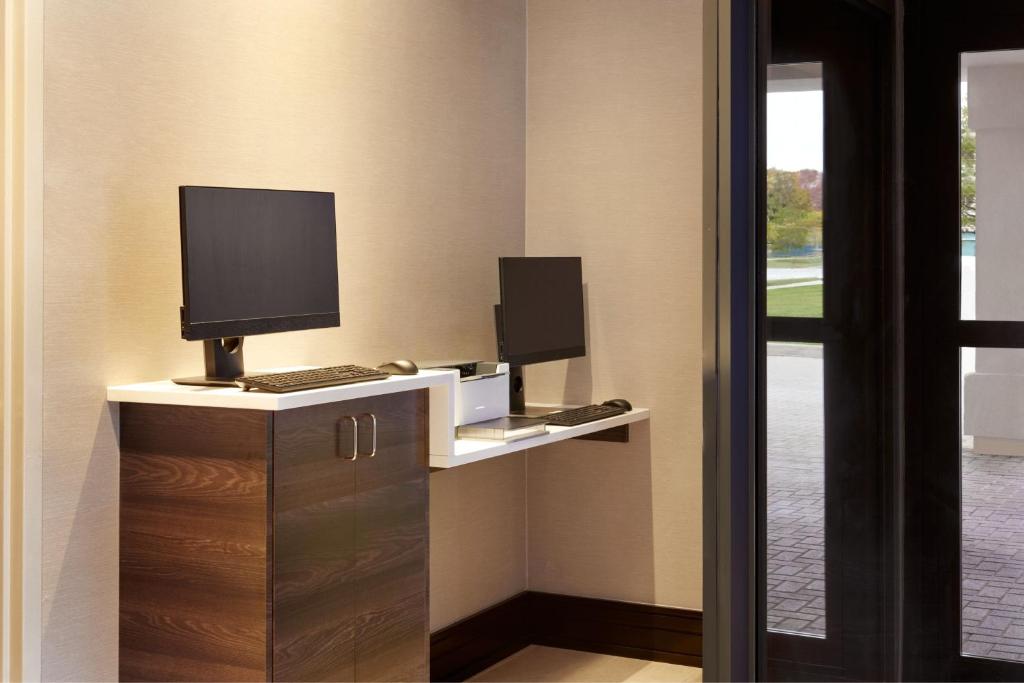 TV a/nebo společenská místnost v ubytování Residence Inn by Marriott London Canada