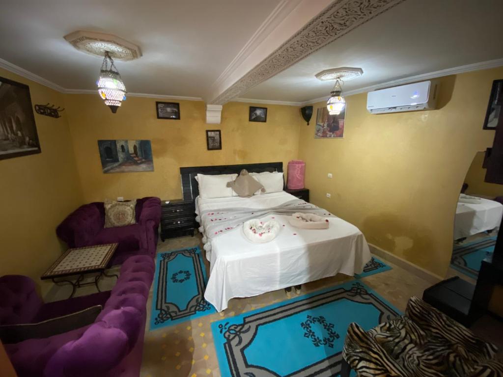 Postel nebo postele na pokoji v ubytování Riad Layla Rouge