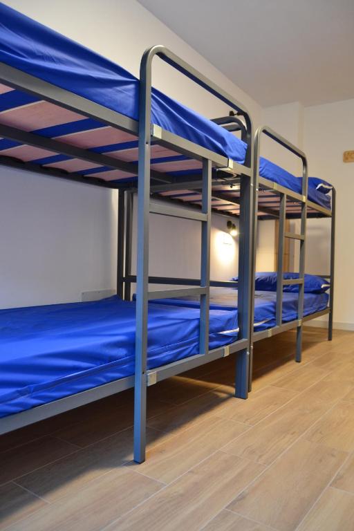 Villa de Salas Alojamientos - Quadruple Room With Private Bathroom