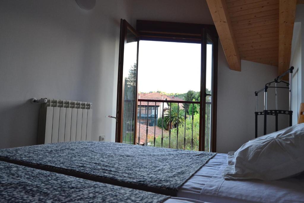 Villa de Salas Alojamientos - Twin Room With Private Bathroom