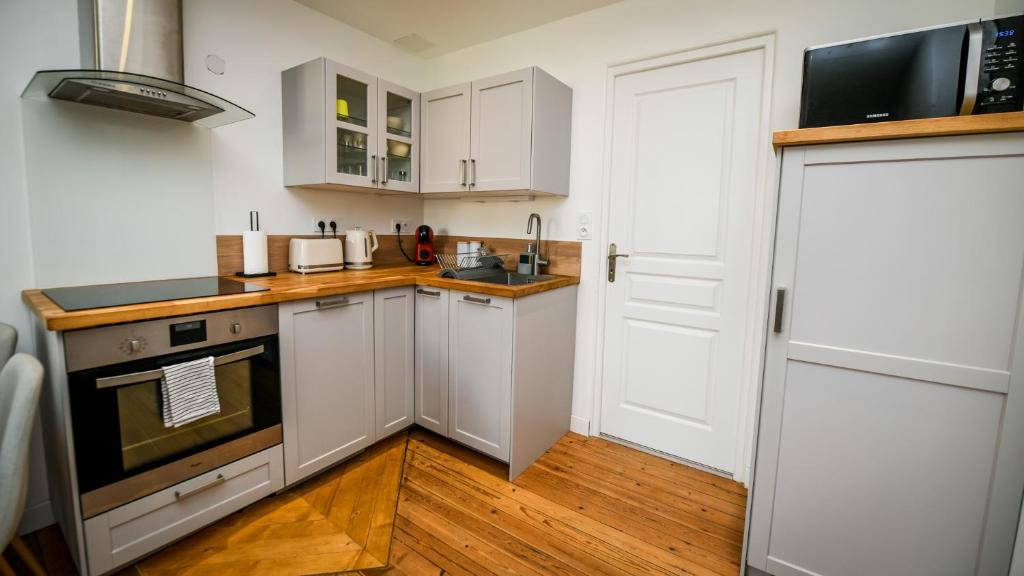 Kuchyňa alebo kuchynka v ubytovaní Superbe appartement proche port Guillaume