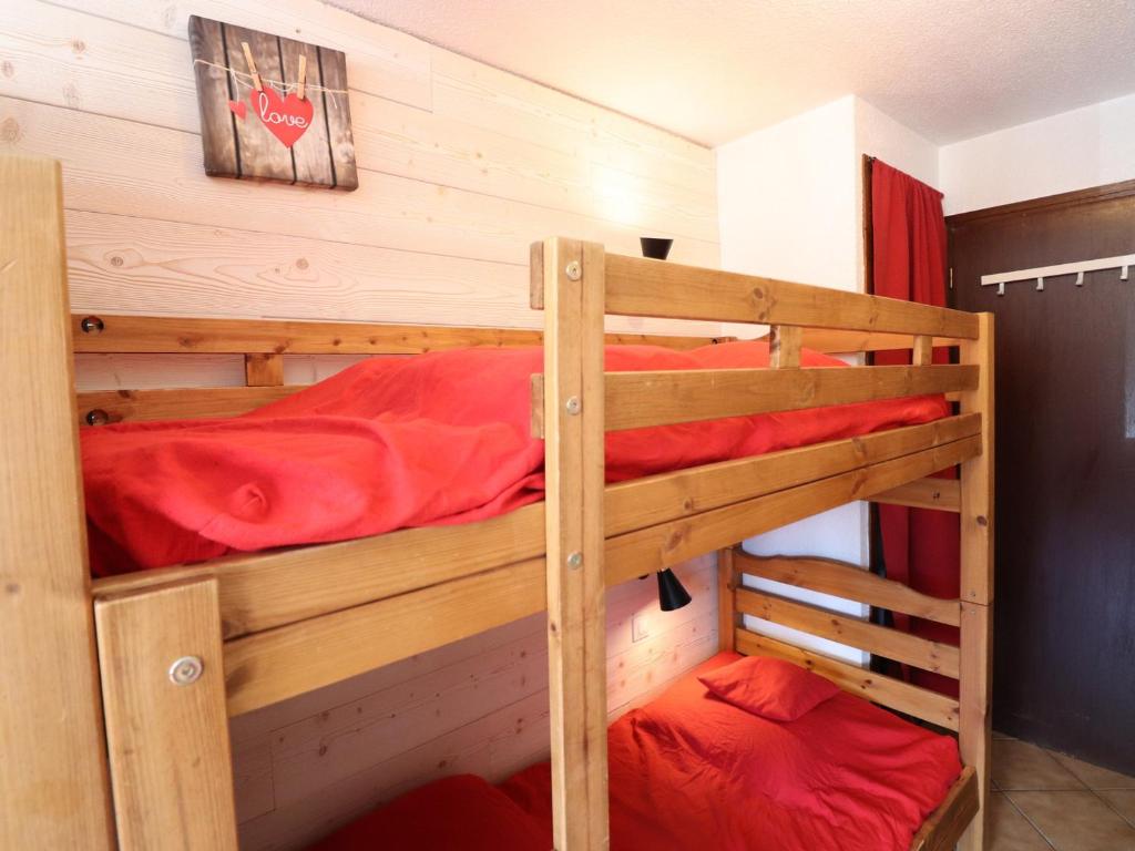 Posteľ alebo postele v izbe v ubytovaní Studio Près des Pistes avec Balcon à Tignes Le Lac - 4 Pers, Équipé, Promo Ski et Activités - FR-1-502-449