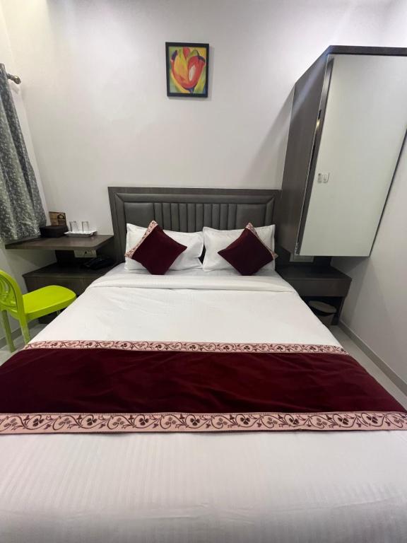 Postel nebo postele na pokoji v ubytování HOTEL S P Terminal-2