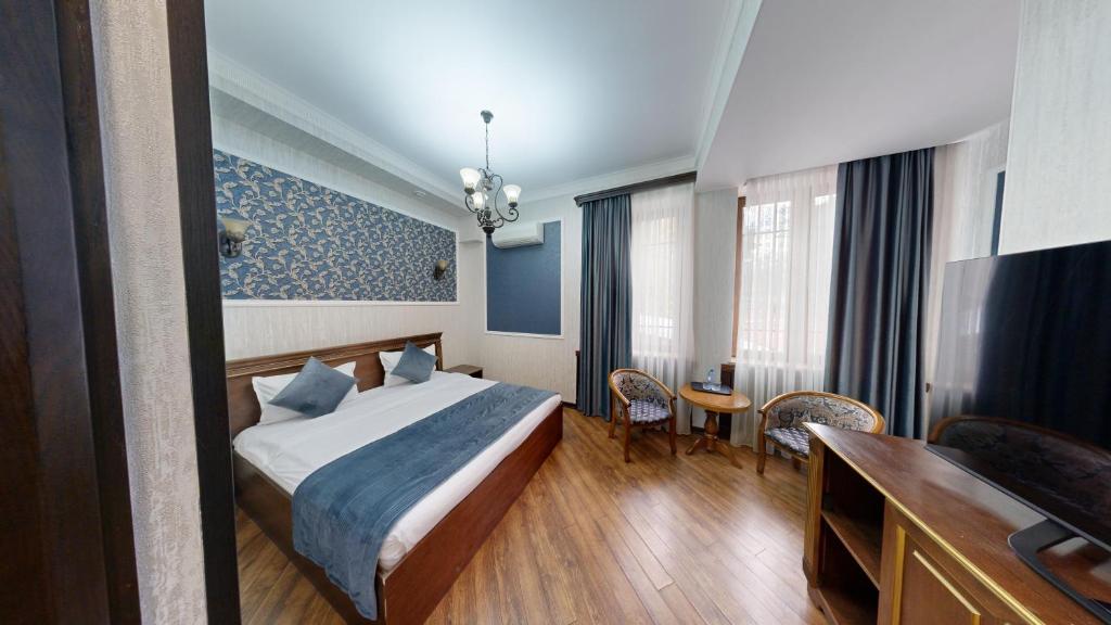 Postel nebo postele na pokoji v ubytování Royal Renaissance Hotel