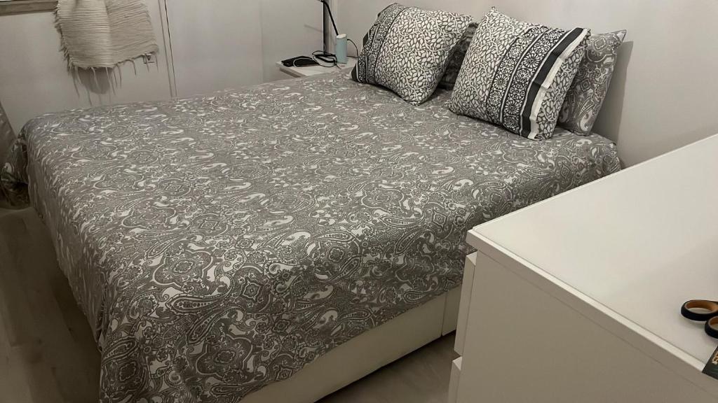 Ένα ή περισσότερα κρεβάτια σε δωμάτιο στο Quarto suite em apartamento compartilhado