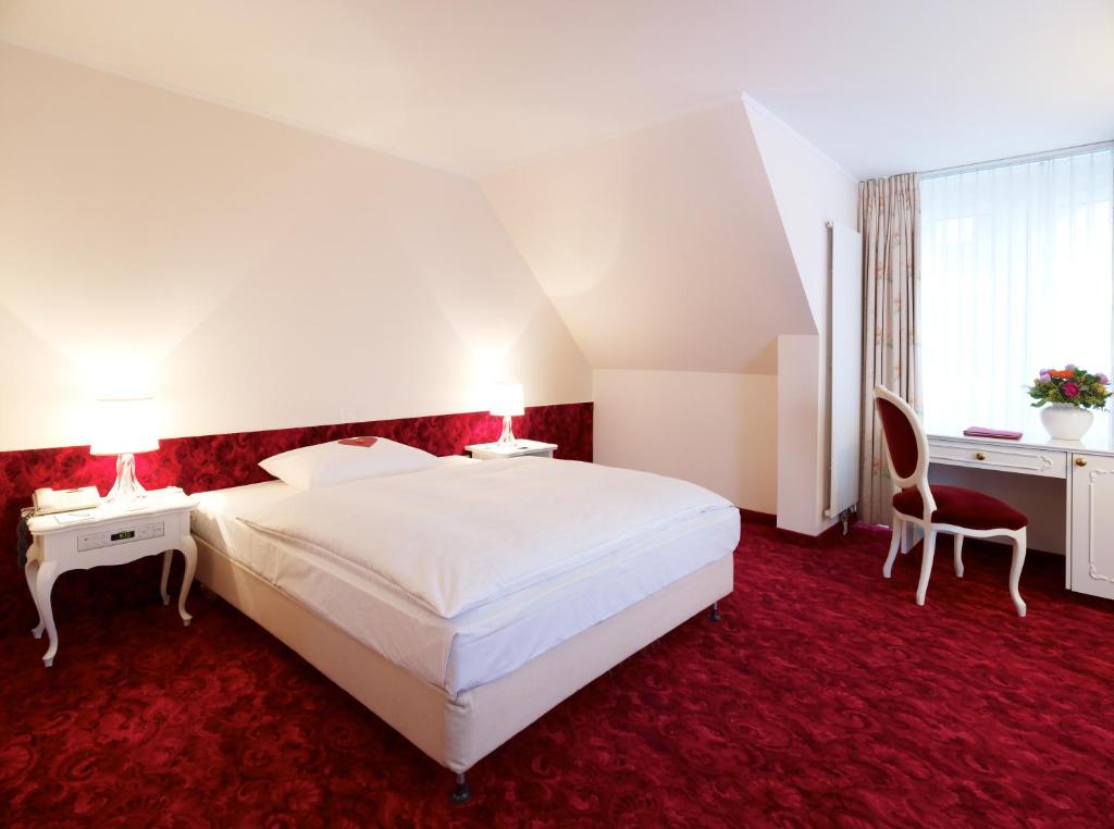 Postel nebo postele na pokoji v ubytování Hotel Mozart
