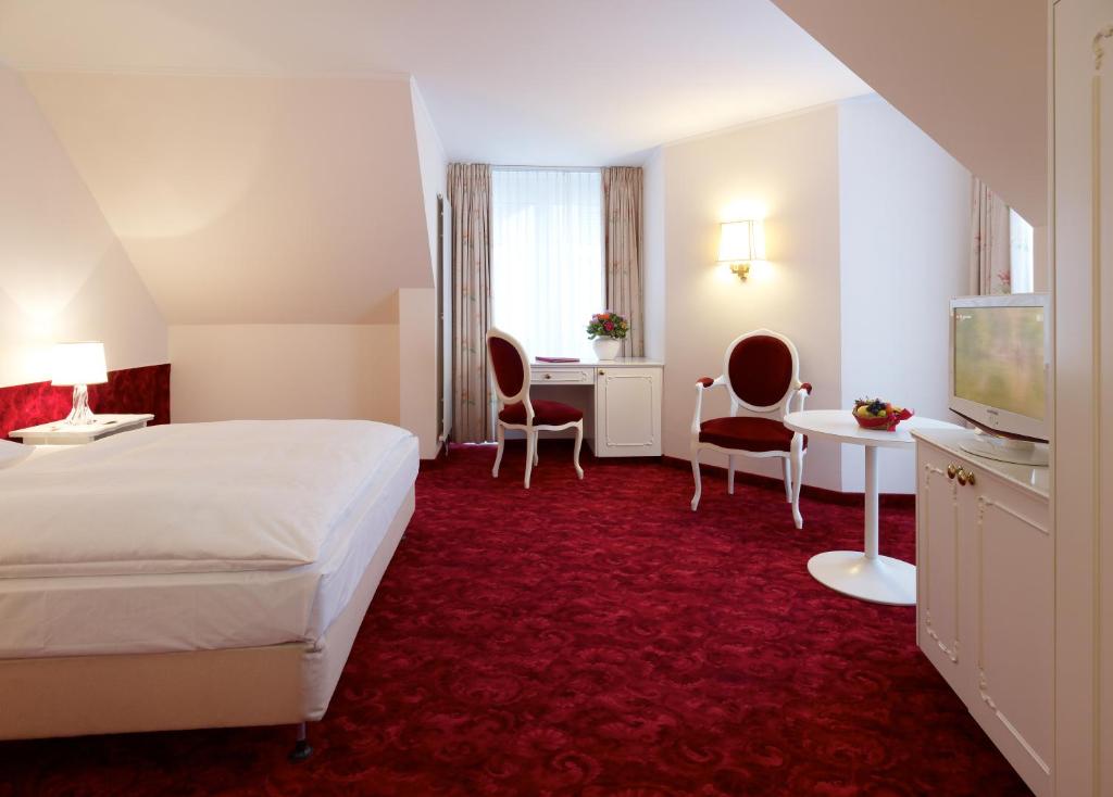 Postel nebo postele na pokoji v ubytování Hotel Mozart