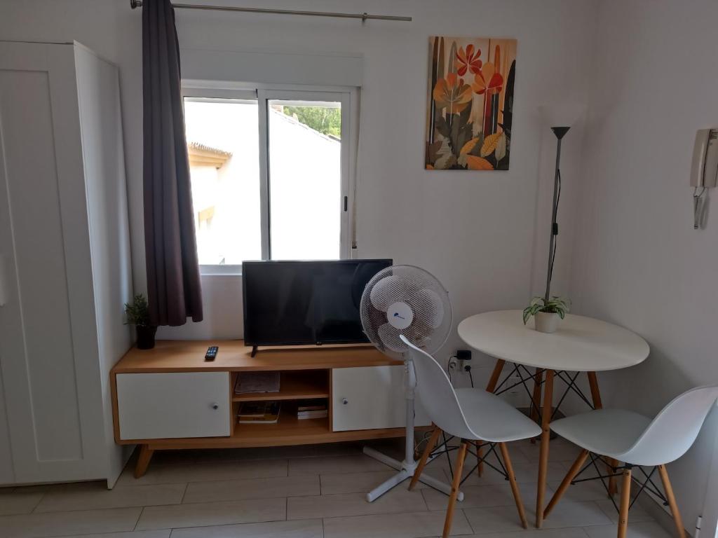A seating area at Estudio a 50mt del mar, zona Palacio de Congresos Apto 7