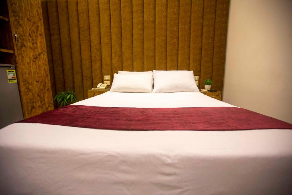 Postel nebo postele na pokoji v ubytování B&G Vlncia Hotel Dontown