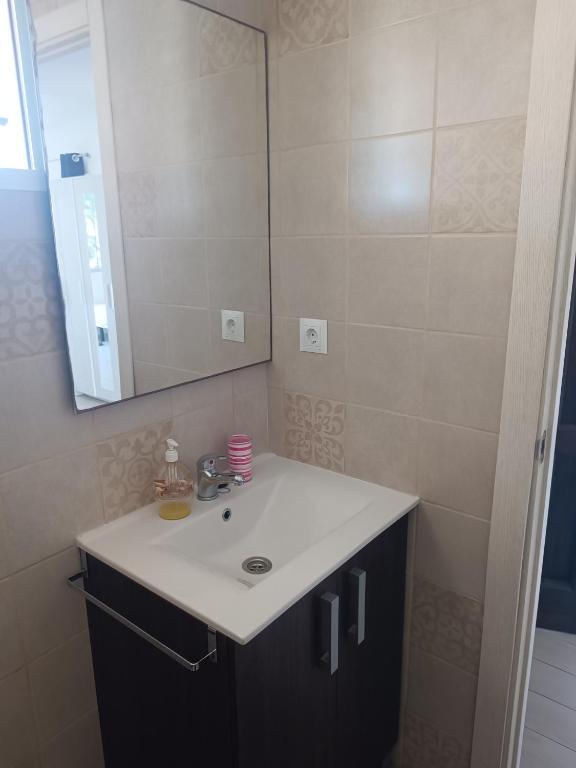 A bathroom at Estudio a 50mt del mar, zona Palacio de Congresos Apto 7
