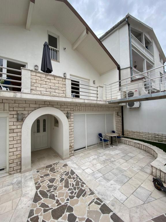 a house with a patio and a balcony at Apartments Malin in Mostar