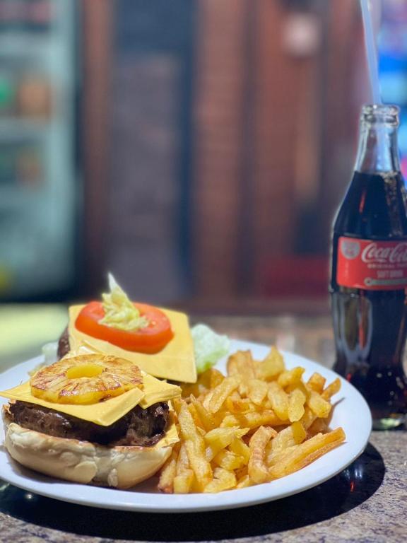 Comida en la casa de huéspedes o alrededores