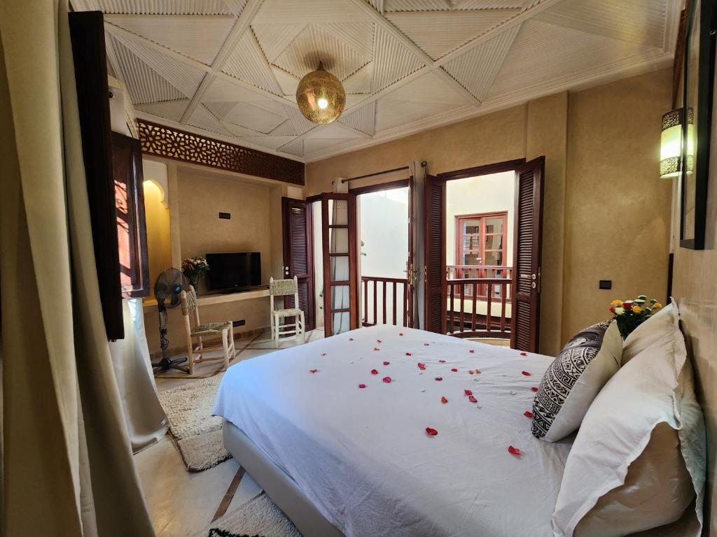 Postel nebo postele na pokoji v ubytování Riad Mumtaz Marrakech