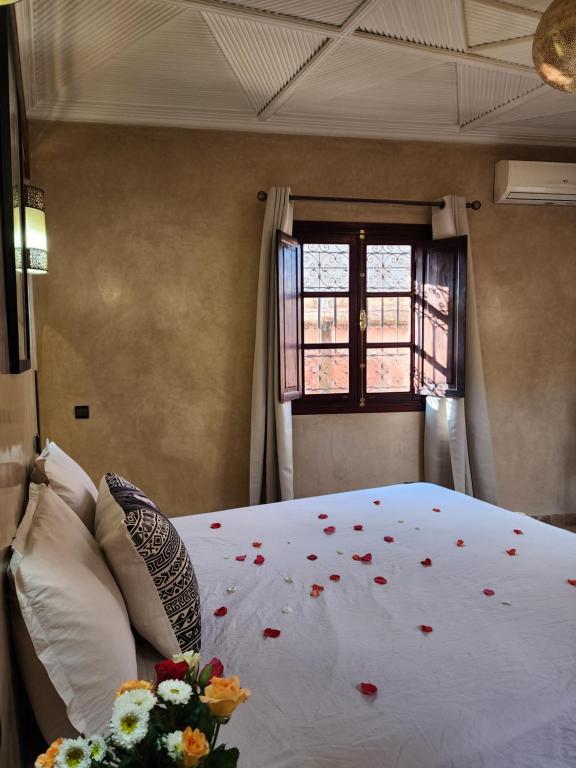 Postel nebo postele na pokoji v ubytování Riad Mumtaz Marrakech