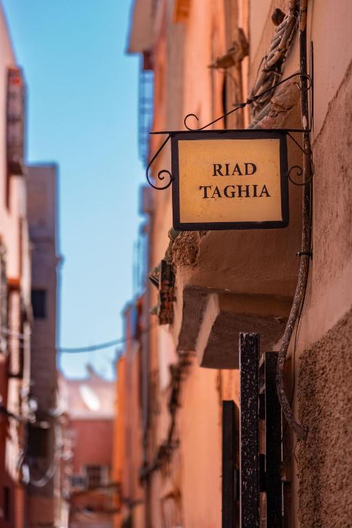 Certifikát, hodnocení, plakát nebo jiný dokument vystavený v ubytování Riad Taghia