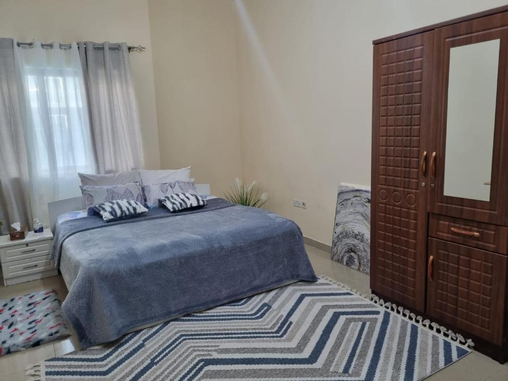 Voodi või voodid majutusasutuse Cozy Private Rooms in Central Shabia 12, Free Wi-Fi & Kitchen Access toas