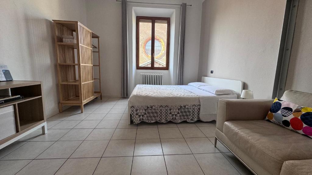 A bed or beds in a room at Sawasdee 37
