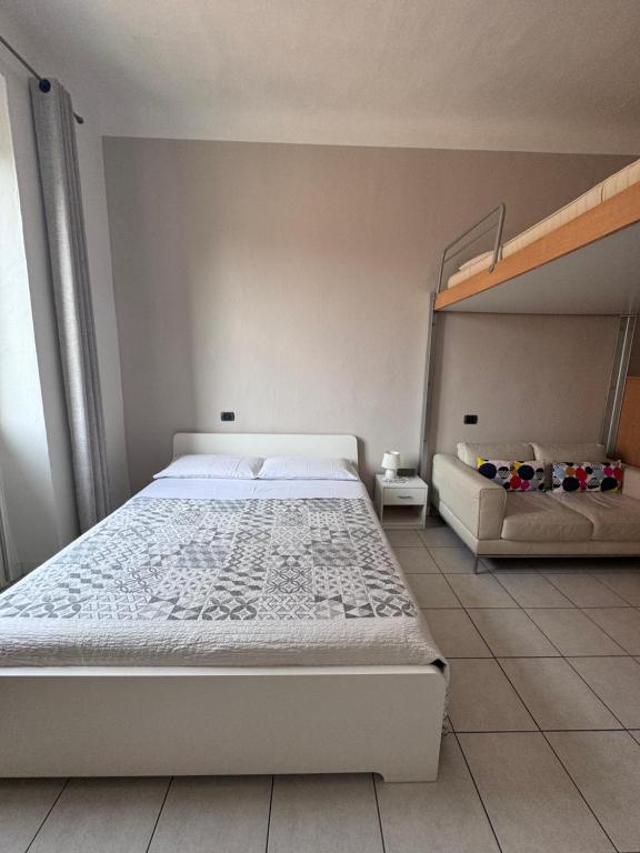 A bed or beds in a room at Sawasdee 37