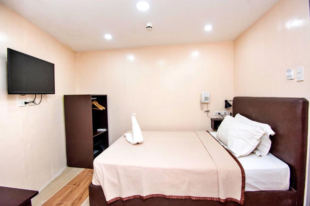 Postel nebo postele na pokoji v ubytování Emerald Island Hotel