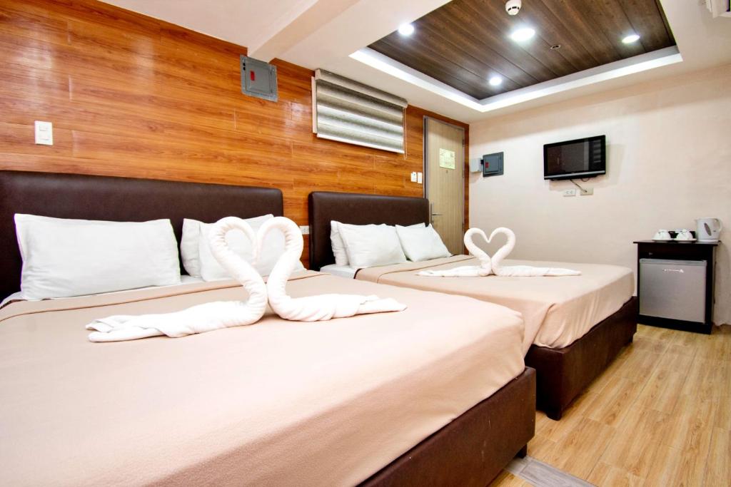 Postel nebo postele na pokoji v ubytování Emerald Island Hotel
