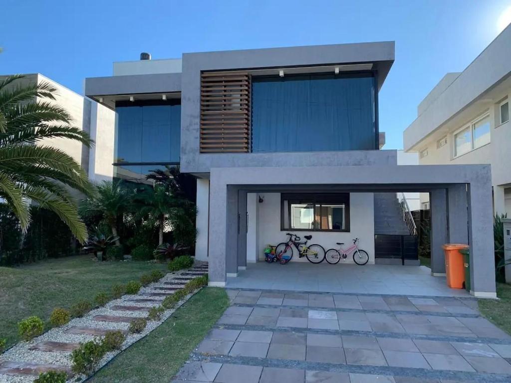 Το κτήριο όπου στεγάζεται  η παραθεριστική κατοικία