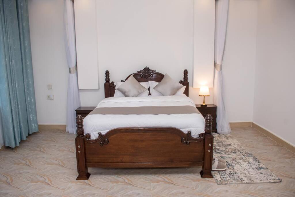 Postel nebo postele na pokoji v ubytování ORANA Luxury Palace