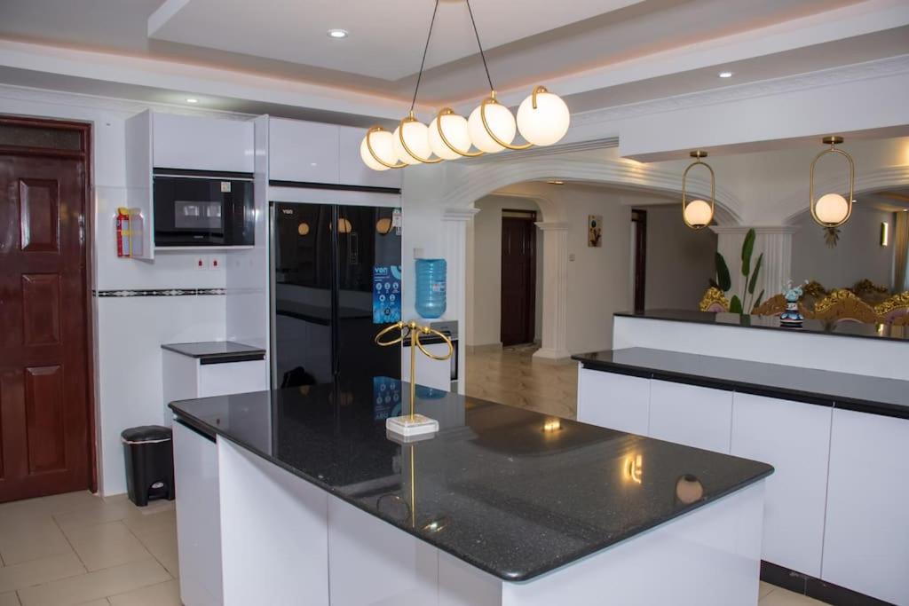 Kuchyň nebo kuchyňský kout v ubytování ORANA Luxury Palace
