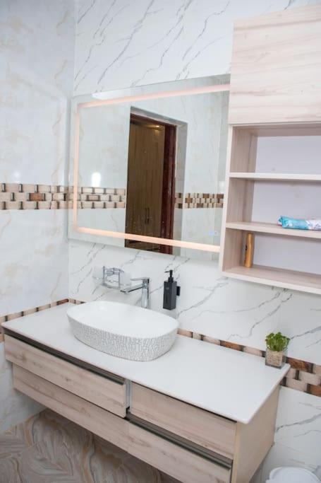 Koupelna v ubytování ORANA Luxury Palace