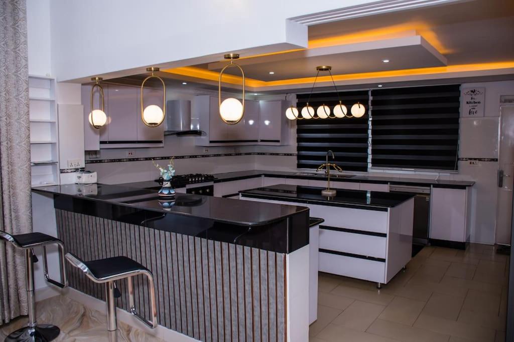 Kuchyň nebo kuchyňský kout v ubytování ORANA Luxury Palace