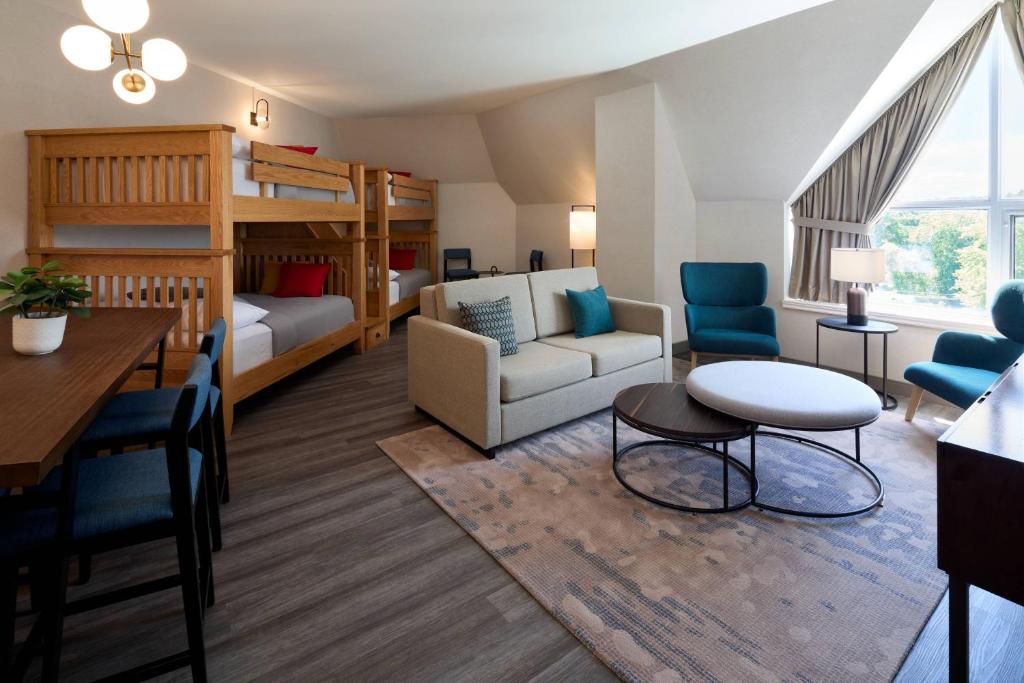 Posezení v ubytování Delta Hotels by Marriott Fredericton