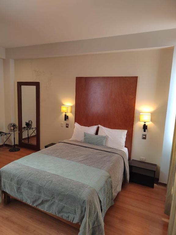 Postel nebo postele na pokoji v ubytování Miculla Hotel
