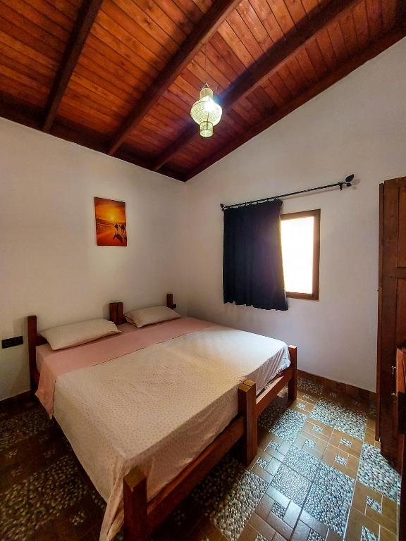 Rúm í herbergi á LA GRANJA