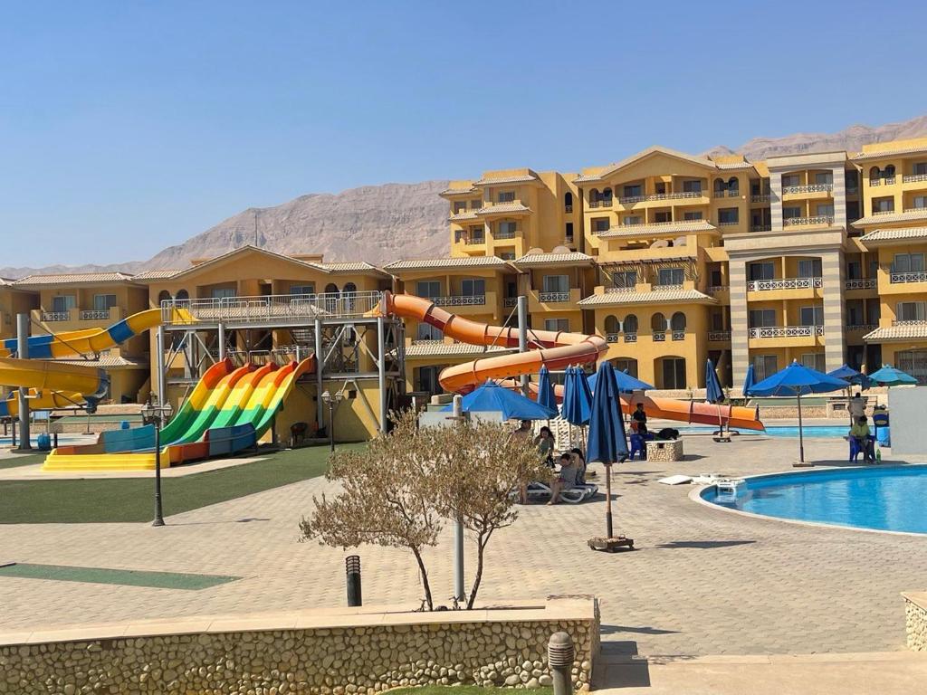 Bazén v ubytování caribian Porto sokhna vip بورتو السخنة أكوا بارك للعائلات aqua park nebo v jeho okolí