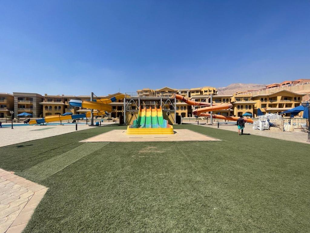 Bazén v ubytování caribian Porto sokhna vip بورتو السخنة أكوا بارك للعائلات aqua park nebo v jeho okolí