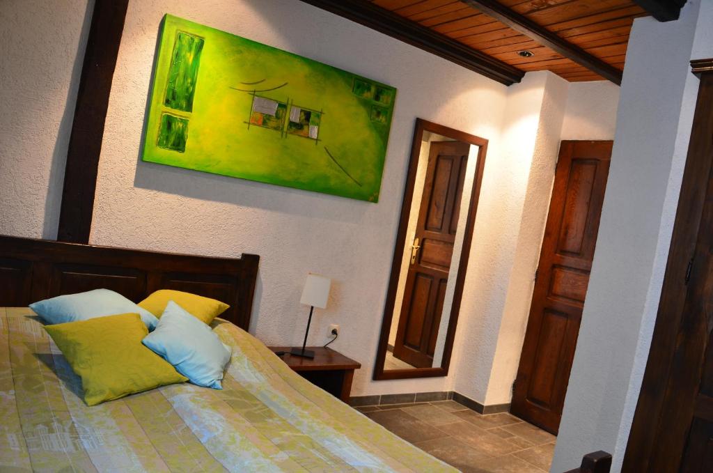 Postel nebo postele na pokoji v ubytování Auberge Aal Veinen