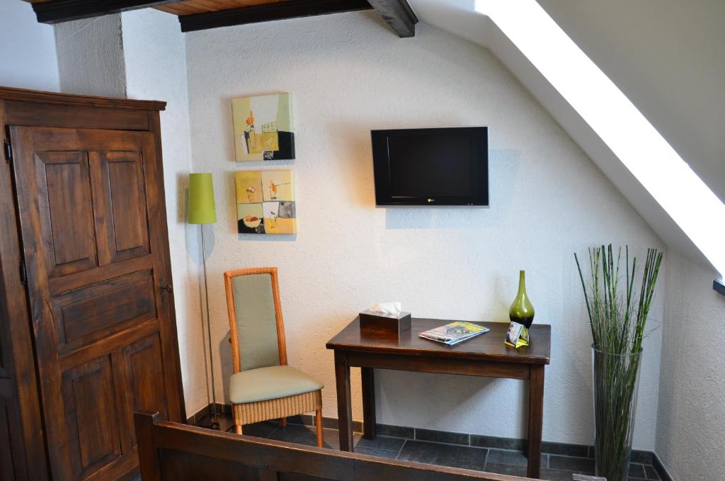 TV a/nebo společenská místnost v ubytování Auberge Aal Veinen