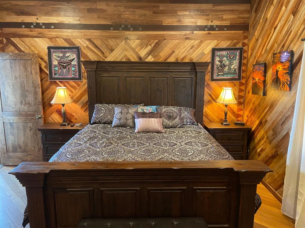 Postel nebo postele na pokoji v ubytování Hawaii Magic Skies Farmstay
