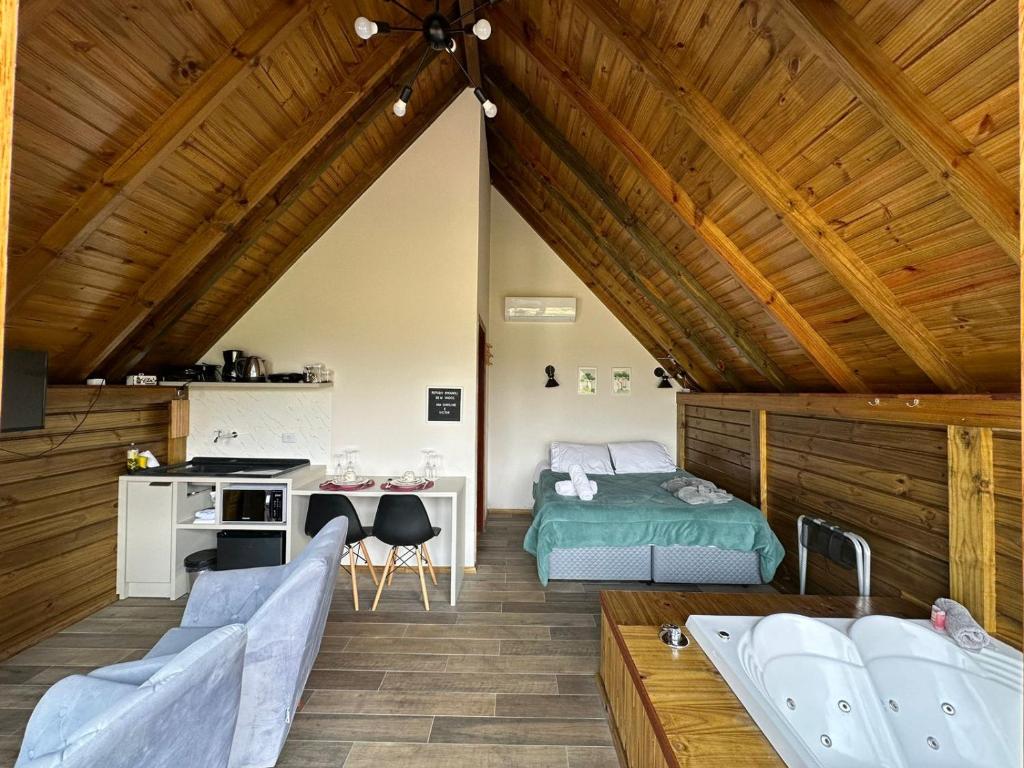 Refugio Brognoli - Chalés Suiços - Com banheira dupla de Hidromassagem - Housity