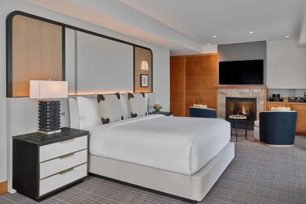 Club King Room