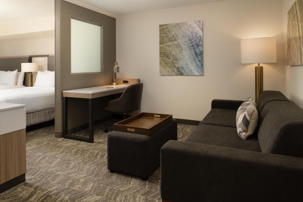 Posezení v ubytování SpringHill Suites by Marriott Medford