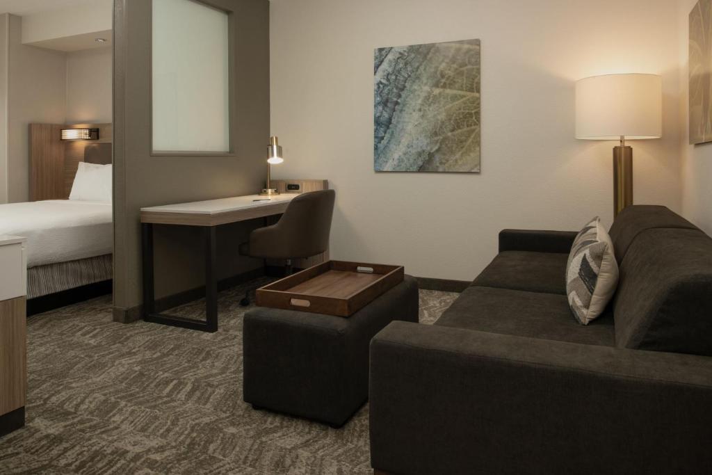 Posezení v ubytování SpringHill Suites by Marriott Medford